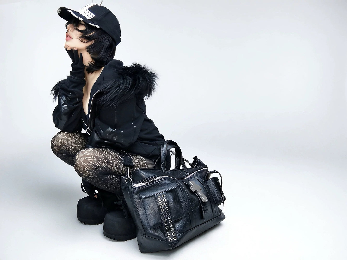 クラッシュ レザー 2WAY ショルダー バッグ
Cracked Leather 2Way Shoulder Bag