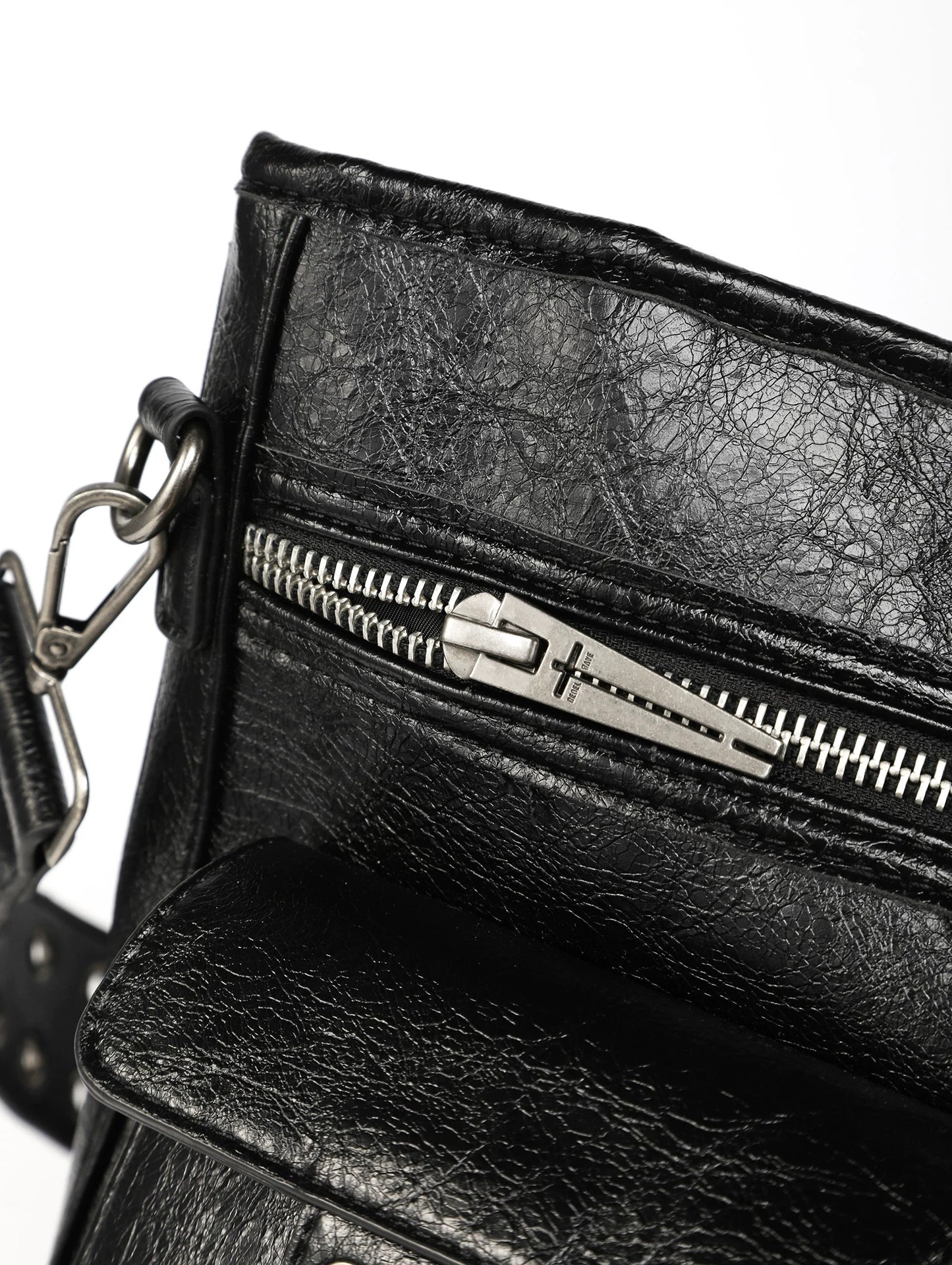 クラッシュ レザー 2WAY ショルダー バッグ
Cracked Leather 2Way Shoulder Bag