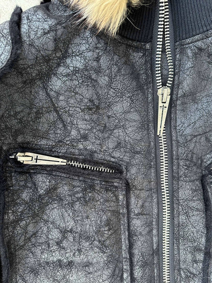 クラッシュ テクスチャー ファーカラー レザー ジャケット
Cracked Texture Fur Collar Leather Jacket