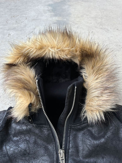 クラッシュ テクスチャー ファーカラー レザー ジャケット
Cracked Texture Fur Collar Leather Jacket
