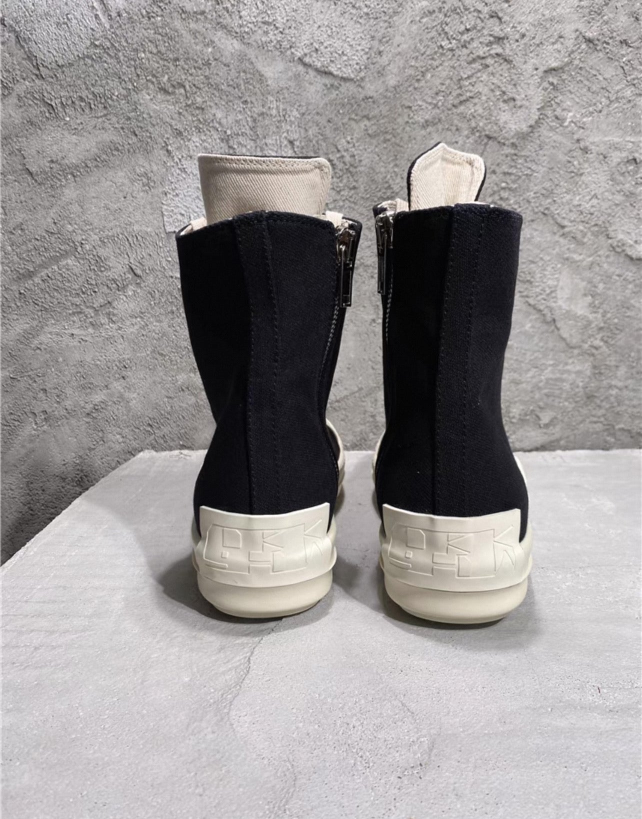 SNEAKS HIGH INSPIRED