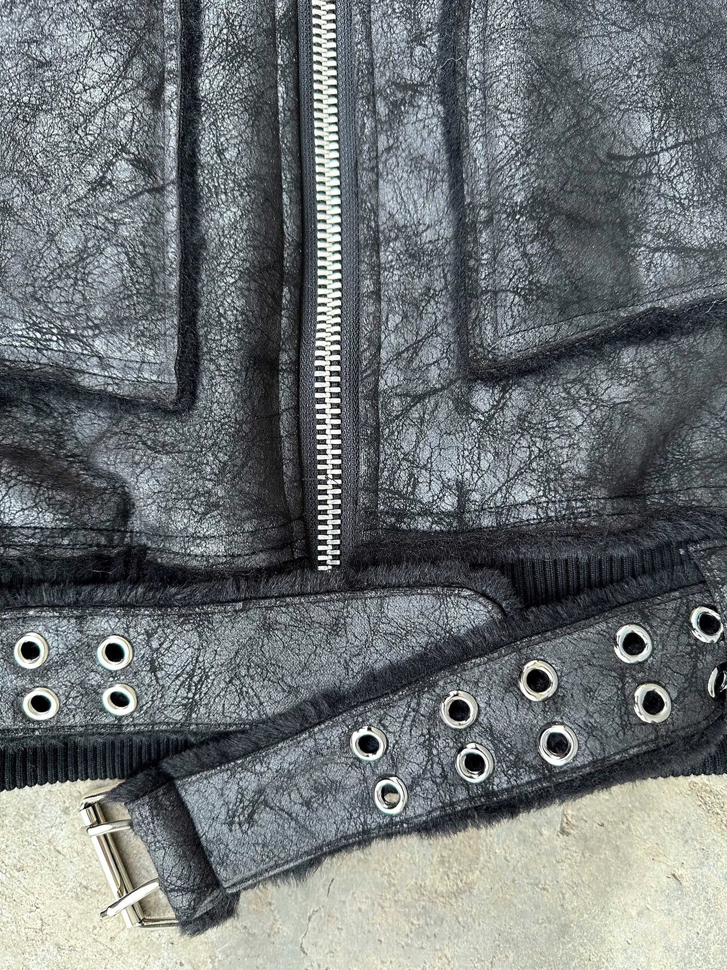 クラッシュ テクスチャー ファーカラー レザー ジャケット
Cracked Texture Fur Collar Leather Jacket